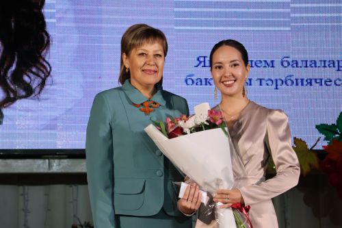 Укытучылар көненә багышланган тантанадан фоторепортаж