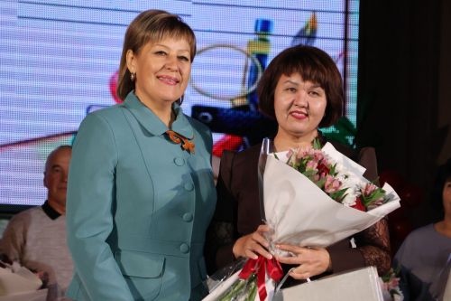 Укытучылар көненә багышланган тантанадан фоторепортаж
