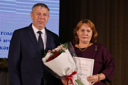 Укытучылар көненә багышланган тантанадан фоторепортаж
