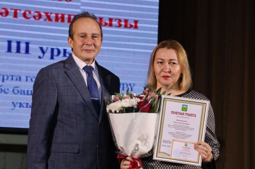 Укытучылар көненә багышланган тантанадан фоторепортаж