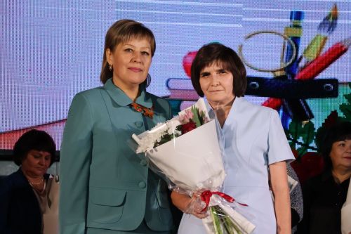 Укытучылар көненә багышланган тантанадан фоторепортаж