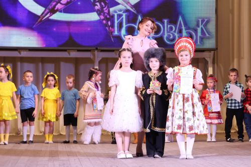 Актаныш күгендә яңа йолдызлар: "Йолдызлык-2026" эстрада фестивале Гала-концертыннан безнең репортаж