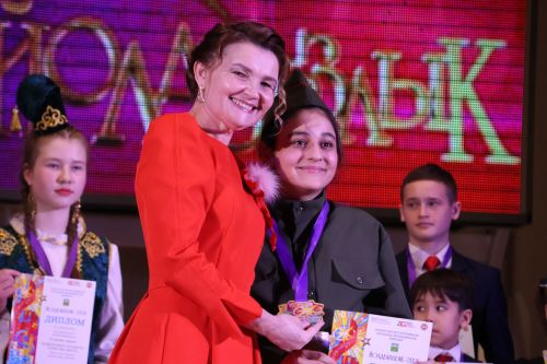 Актаныш күгендә яңа йолдызлар: "Йолдызлык-2026" эстрада фестивале Гала-концертыннан безнең репортаж