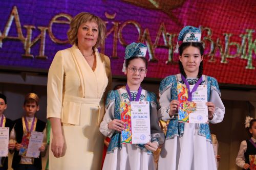 Актаныш күгендә яңа йолдызлар: "Йолдызлык-2026" эстрада фестивале Гала-концертыннан безнең репортаж