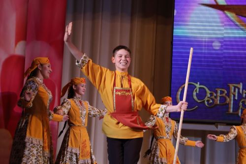 Актаныш күгендә яңа йолдызлар: "Йолдызлык-2026" эстрада фестивале Гала-концертыннан безнең репортаж