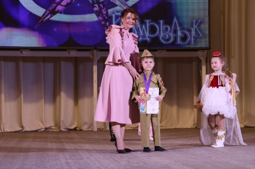 Актаныш күгендә яңа йолдызлар: "Йолдызлык-2026" эстрада фестивале Гала-концертыннан безнең репортаж