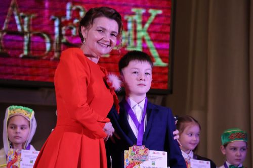 Актаныш күгендә яңа йолдызлар: "Йолдызлык-2026" эстрада фестивале Гала-концертыннан безнең репортаж