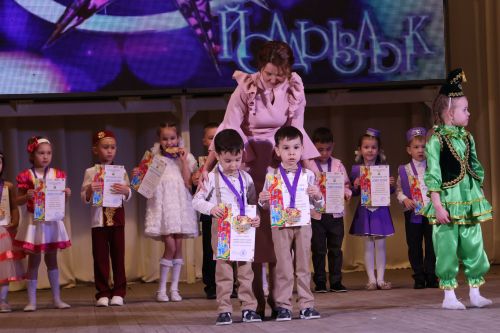 Актаныш күгендә яңа йолдызлар: "Йолдызлык-2026" эстрада фестивале Гала-концертыннан безнең репортаж