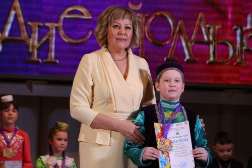 Актаныш күгендә яңа йолдызлар: "Йолдызлык-2026" эстрада фестивале Гала-концертыннан безнең репортаж
