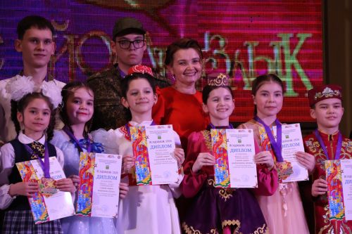 Актаныш күгендә яңа йолдызлар: "Йолдызлык-2026" эстрада фестивале Гала-концертыннан безнең репортаж