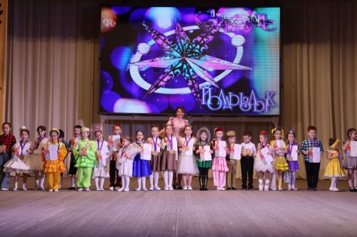 Актаныш күгендә яңа йолдызлар: "Йолдызлык-2026" эстрада фестивале Гала-концертыннан безнең репортаж