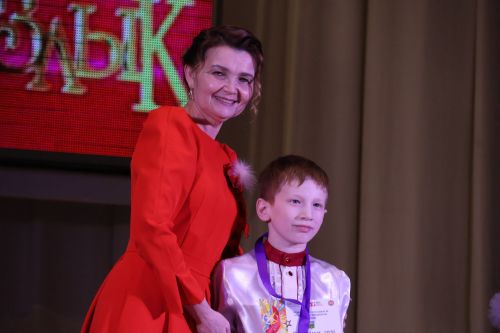 Актаныш күгендә яңа йолдызлар: "Йолдызлык-2026" эстрада фестивале Гала-концертыннан безнең репортаж
