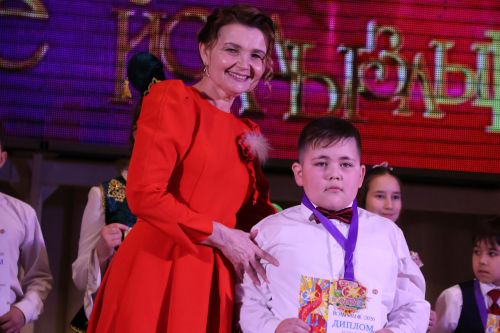 Актаныш күгендә яңа йолдызлар: "Йолдызлык-2026" эстрада фестивале Гала-концертыннан безнең репортаж
