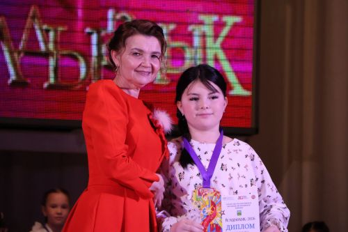 Актаныш күгендә яңа йолдызлар: "Йолдызлык-2026" эстрада фестивале Гала-концертыннан безнең репортаж