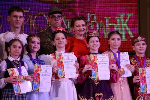 Актаныш күгендә яңа йолдызлар: "Йолдызлык-2026" эстрада фестивале Гала-концертыннан безнең репортаж