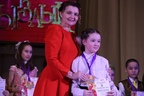 Актаныш күгендә яңа йолдызлар: "Йолдызлык-2026" эстрада фестивале Гала-концертыннан безнең репортаж