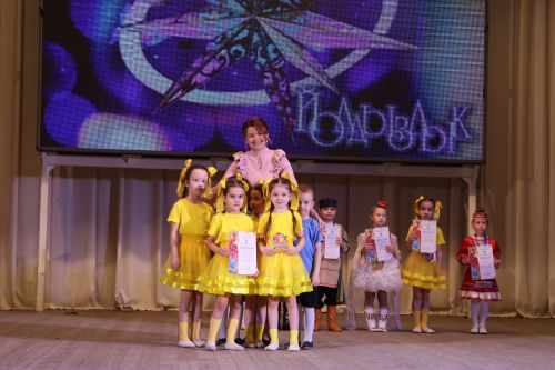 Актаныш күгендә яңа йолдызлар: "Йолдызлык-2026" эстрада фестивале Гала-концертыннан безнең репортаж