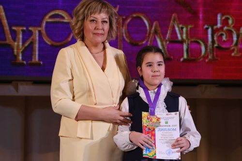 Актаныш күгендә яңа йолдызлар: "Йолдызлык-2026" эстрада фестивале Гала-концертыннан безнең репортаж
