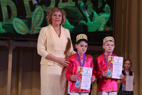 Актаныш күгендә яңа йолдызлар: "Йолдызлык-2026" эстрада фестивале Гала-концертыннан безнең репортаж
