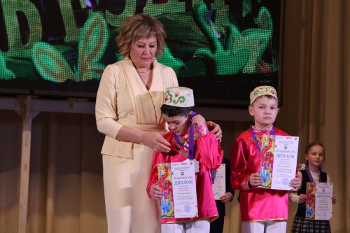 Актаныш күгендә яңа йолдызлар: "Йолдызлык-2026" эстрада фестивале Гала-концертыннан безнең репортаж