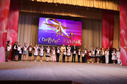 Актаныш күгендә яңа йолдызлар: "Йолдызлык-2026" эстрада фестивале Гала-концертыннан безнең репортаж