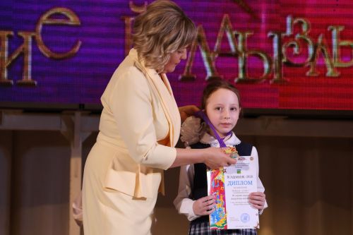 Актаныш күгендә яңа йолдызлар: "Йолдызлык-2026" эстрада фестивале Гала-концертыннан безнең репортаж