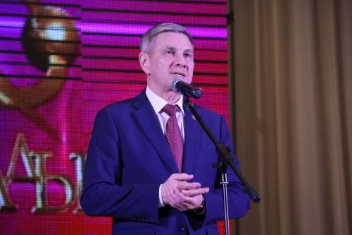 Актаныш күгендә яңа йолдызлар: "Йолдызлык-2026" эстрада фестивале Гала-концертыннан безнең репортаж