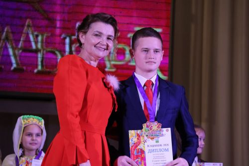 Актаныш күгендә яңа йолдызлар: "Йолдызлык-2026" эстрада фестивале Гала-концертыннан безнең репортаж