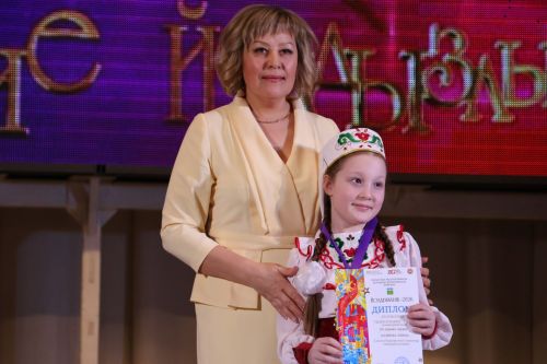 Актаныш күгендә яңа йолдызлар: "Йолдызлык-2026" эстрада фестивале Гала-концертыннан безнең репортаж