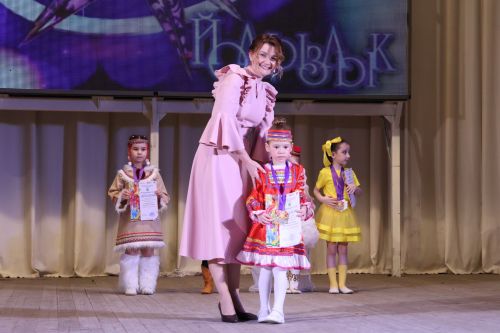 Актаныш күгендә яңа йолдызлар: "Йолдызлык-2026" эстрада фестивале Гала-концертыннан безнең репортаж