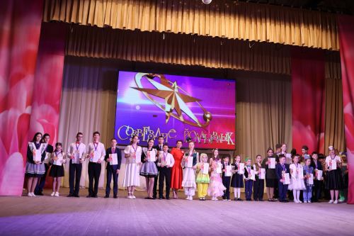Актаныш күгендә яңа йолдызлар: "Йолдызлык-2026" эстрада фестивале Гала-концертыннан безнең репортаж