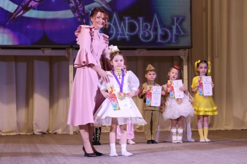 Актаныш күгендә яңа йолдызлар: "Йолдызлык-2026" эстрада фестивале Гала-концертыннан безнең репортаж