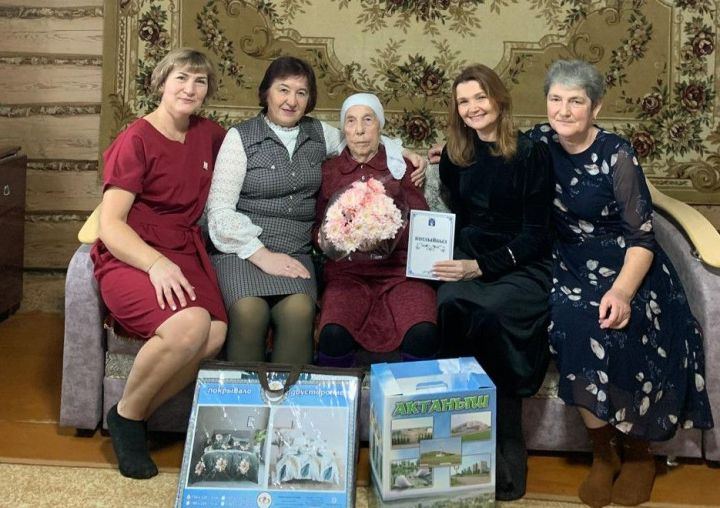 Райондашыбыз Флүрә Галиевага 90 яшь!