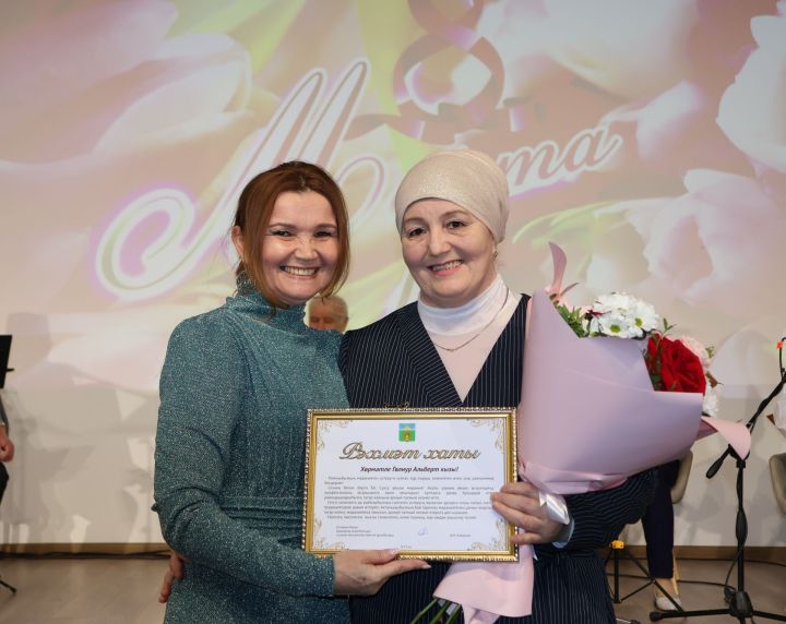 Актанышта социаль өлкәдә эшләүче хатын-кызларыбызны 8 Март бәйрәме белән котладылар