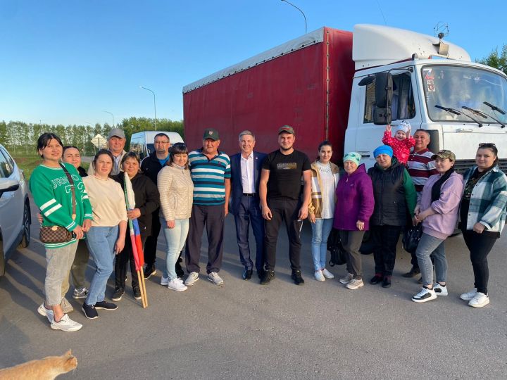 Актанышлылар махсус хәрби операциядәге егетләребезгә гуманитар ярдәм тапшырып кайтты
