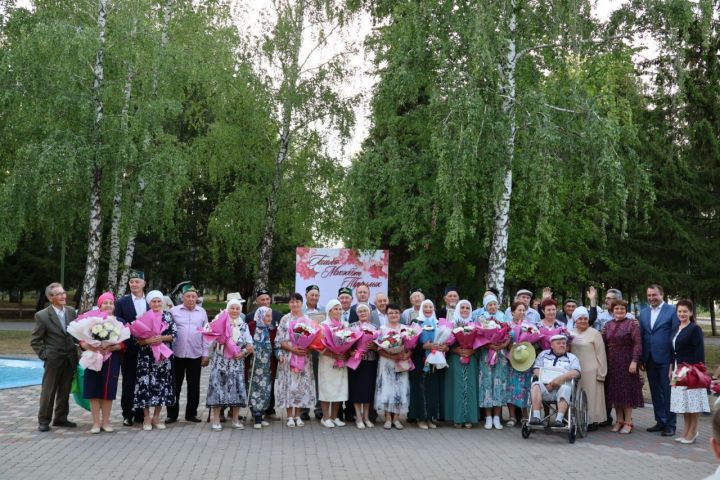 Районыбызның 16 пары алтын һәм тимер туйларын каршылады