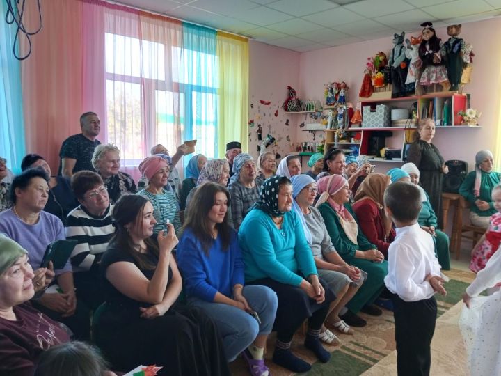 Буген Яңа Әлем балалар бакчасында Өлкәннәр көненә багышланган зур чара узды.