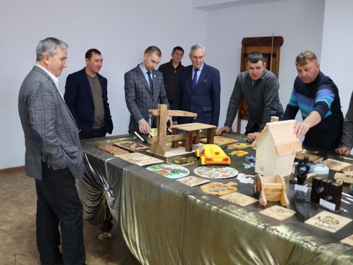 Иске Сәфәр мәктәбе райондагы гаилә башлыкларын Әтиләр Советына җыйды