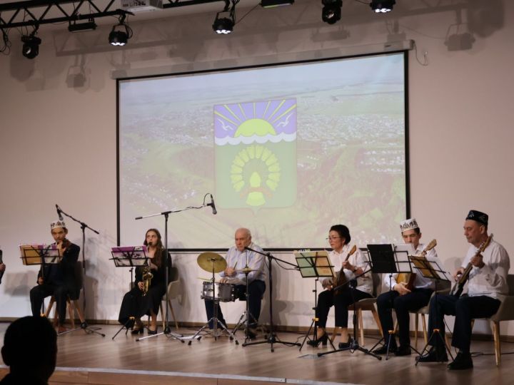 Күңелләрне тибрәндереп, яңгырасын халкым моңы!