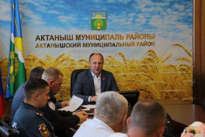 Рөстәм Ильясов: Юлларны төзекләндергәндә иң беренче чиратта мәктәп маршрутларына өстенлек биреләчәк