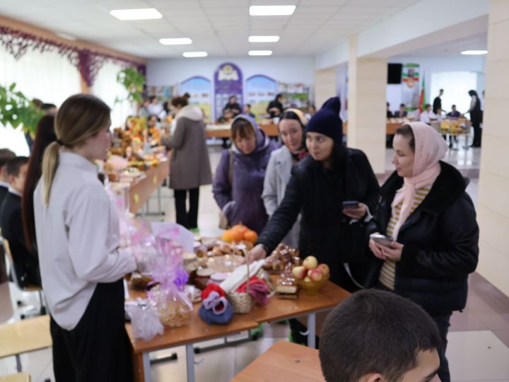 Актаныш технология техникумында хәйрия ярминкәсе узды