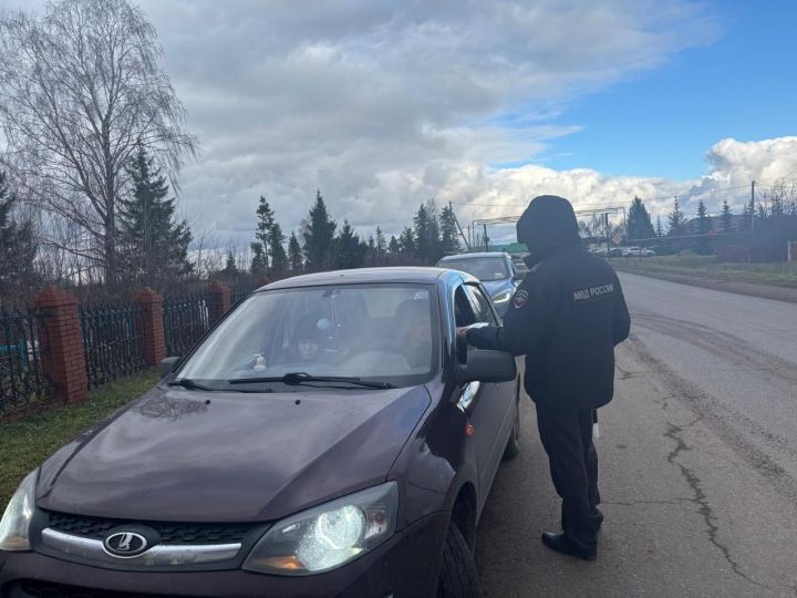 Бүген ДАИ хезмәткәрләре машина йөртүчеләрнең һәм пассажирларның иминлек каешы эләктерүләрен тикшерделәр