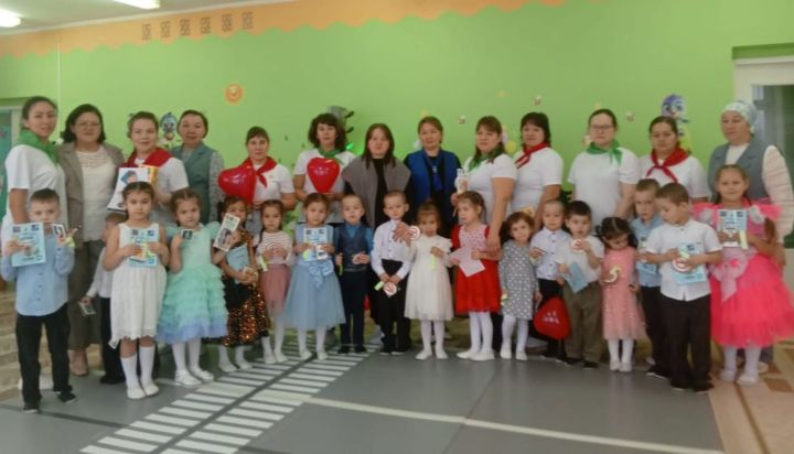 Киров балалар бакчасында балалар һәм аларның әниләре юл кагыйдәләре белемнәрен ныгыттылар
