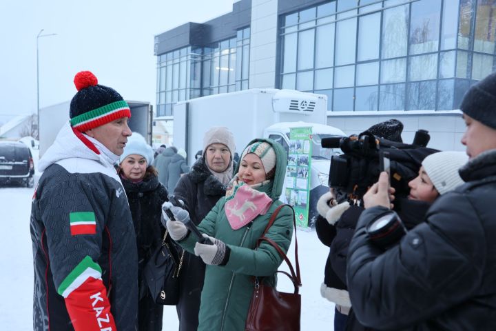 Актаныш районы башлыгы журналистларны җиңүләре белән котлады