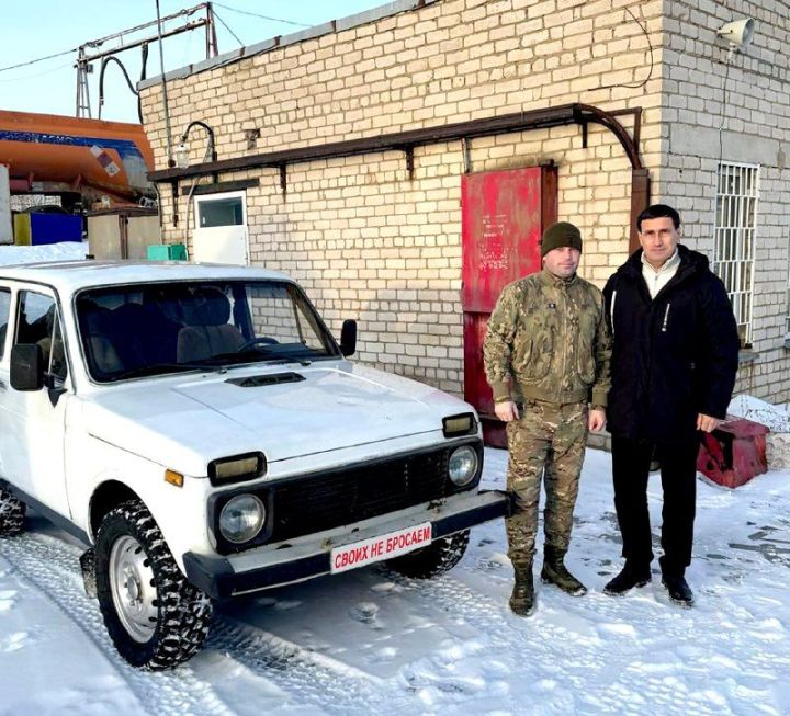 Автоспорт буенча Россия чемпионы, якташыбыз Рәдис Хашимов махсус хәрби операциядәге сугышчыга автомобиль тапшырды