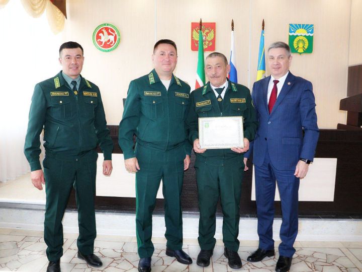 Урманчы Рәмис Хисамов Актаныш районы Башлыгының Рәхмәт хаты белән бүләкләнде