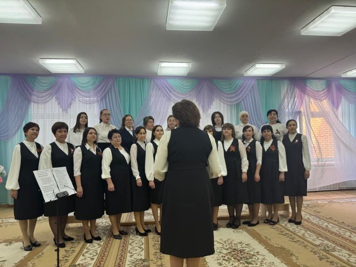 Җиңү җырын җырлый Актаныш: Сугыштагы дустын эзләде!