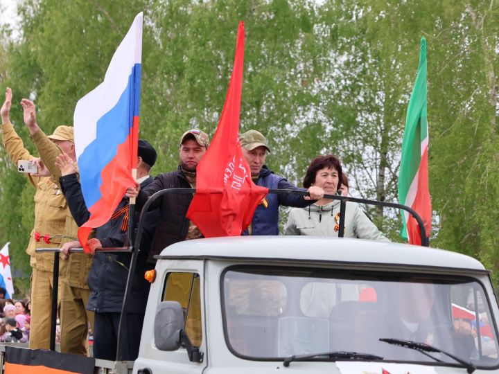 Җиңү килде җирне нурга күмеп, Шатлык белән күзне чылатып!