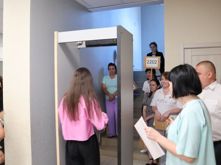Бүген Актанышта 75 укучы рус теленнән БДИ тапшыра