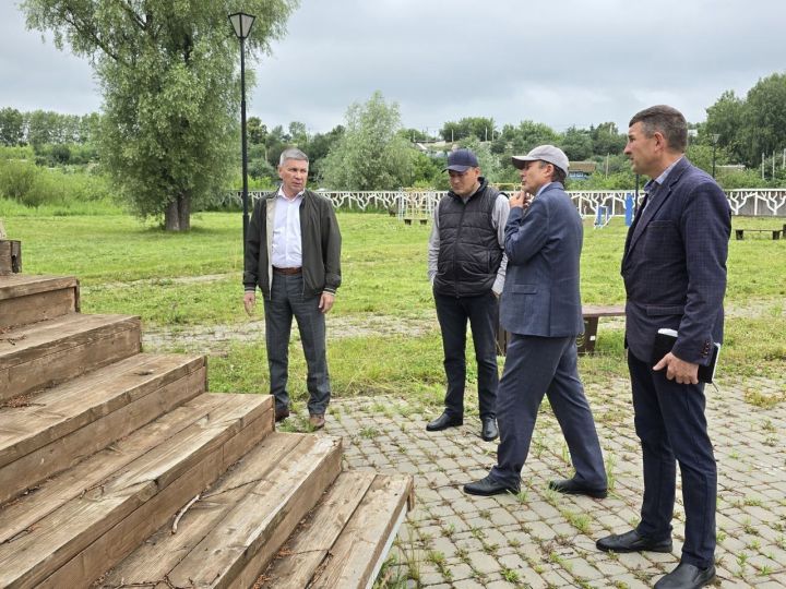 Район җитәкчелеге  «Актаныш басмалары» скверын карады